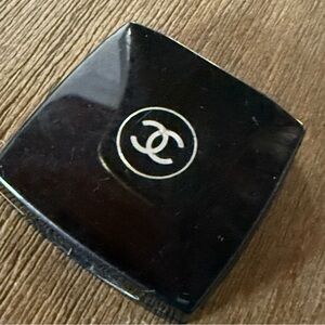 Channel POUDRE LUMIÈRE FINISHING POWDER ORIENT RADIANT PINK